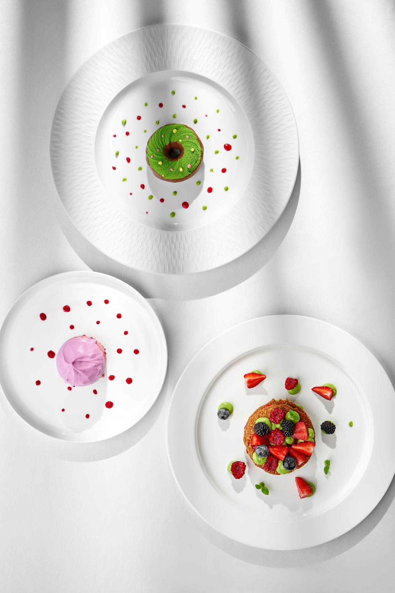 Plated course with geometric composition